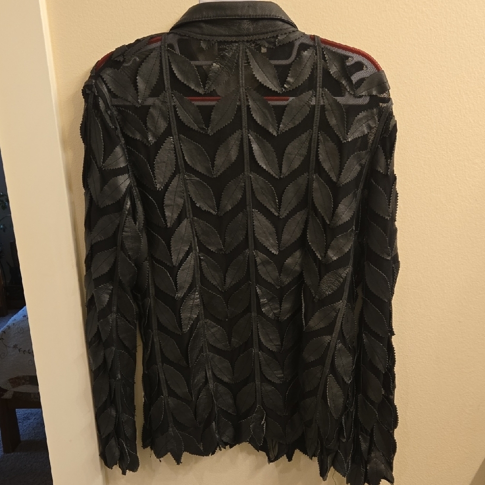 Elegant Black Leaf Pattern Leather Jacket - Picture 3 of 8